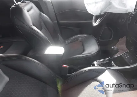 2018 Jeep Compass Latitude Fwd from USA, damaged, VIN 3C4NJCBBXJT165609